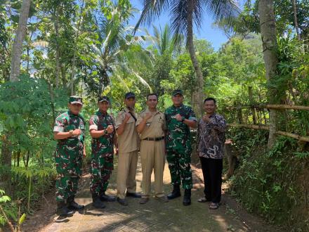 Kunjungan DANREM beserta DANDIM dan DANRAMIL di Desa Tegaren